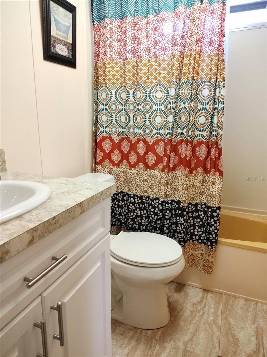 Bath 2 - 12627 BLACKBERRY LN, LAKE WALES