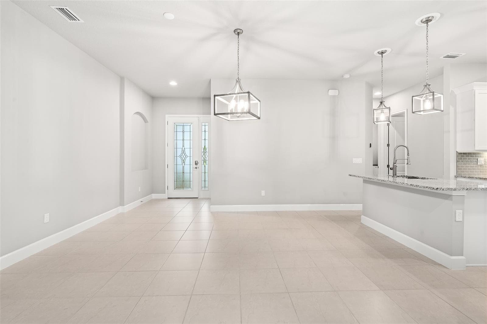 Gathering Room - 7 NEWHAVEN LN, ORMOND BEACH