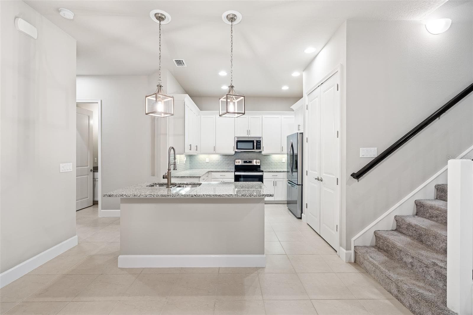 Gathering Room - 7 NEWHAVEN LN, ORMOND BEACH
