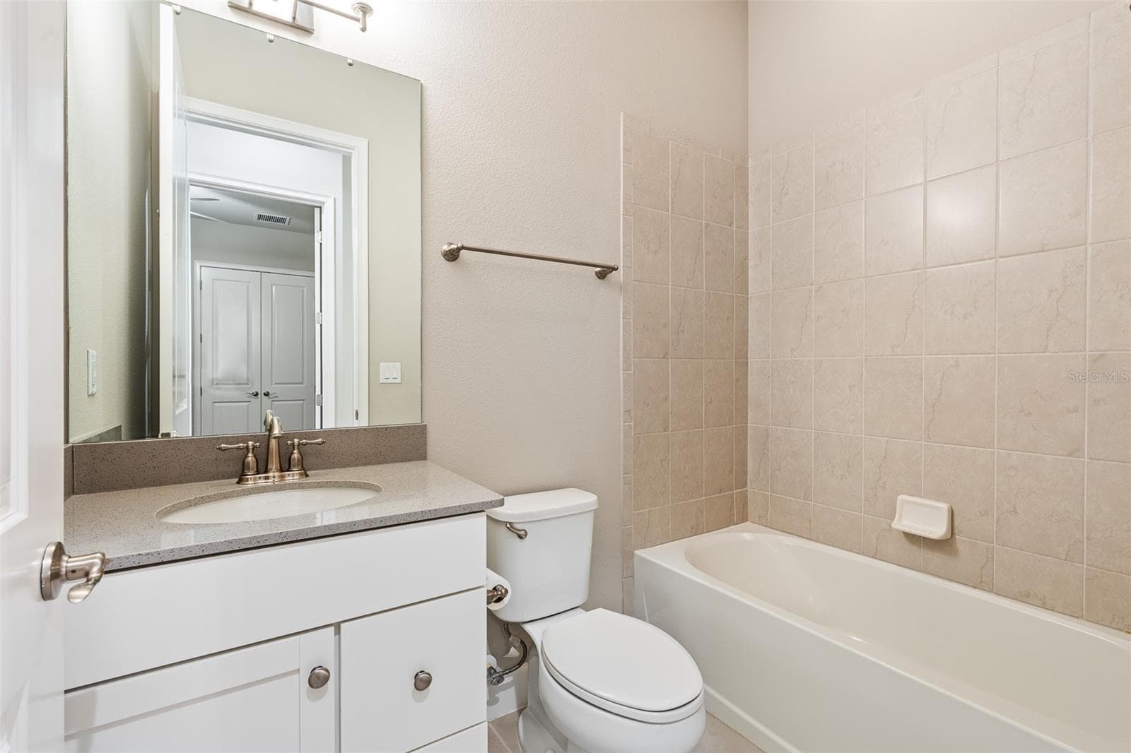 Guest Bath - 7 NEWHAVEN LN, ORMOND BEACH