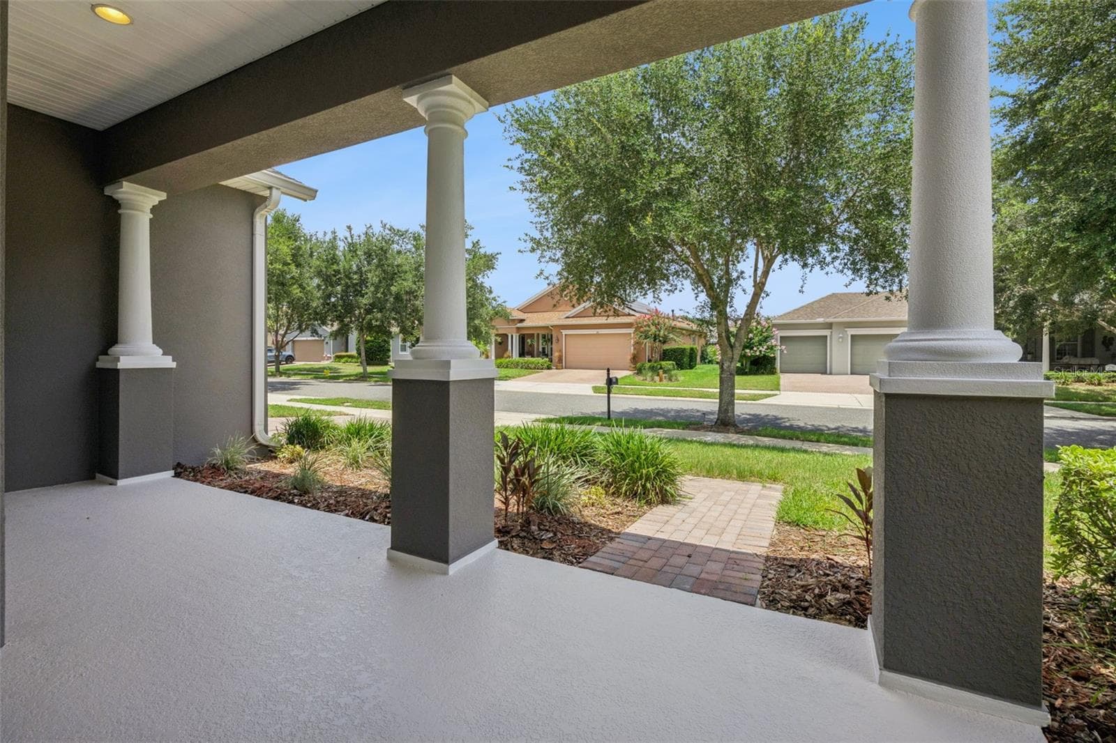 Front Porch - 228 BAYOU BEND RD, GROVELAND