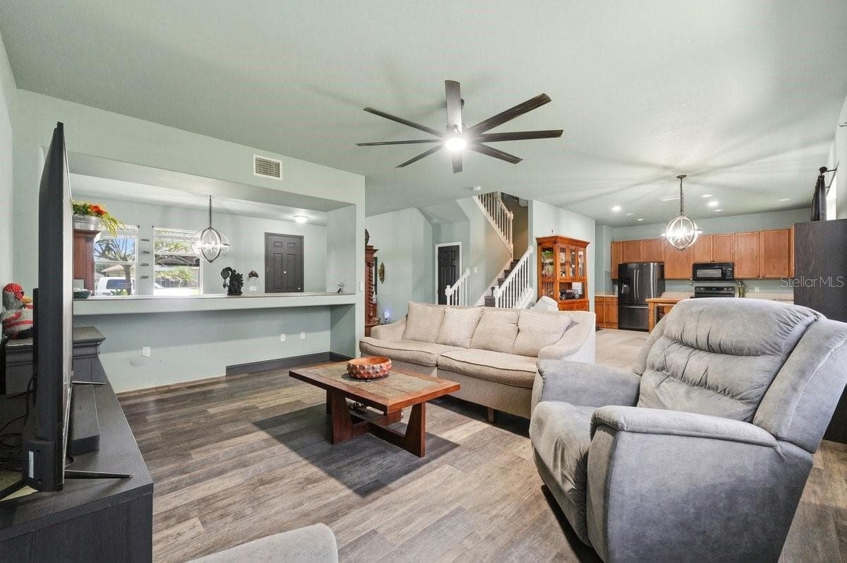 Single Family Residence at 2203 BLACKWOOD DR, MULBERRY, photo 6 of 20