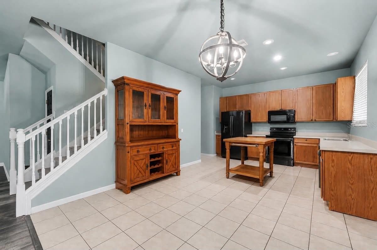 Single Family Residence at 2203 BLACKWOOD DR, MULBERRY, photo 8 of 20
