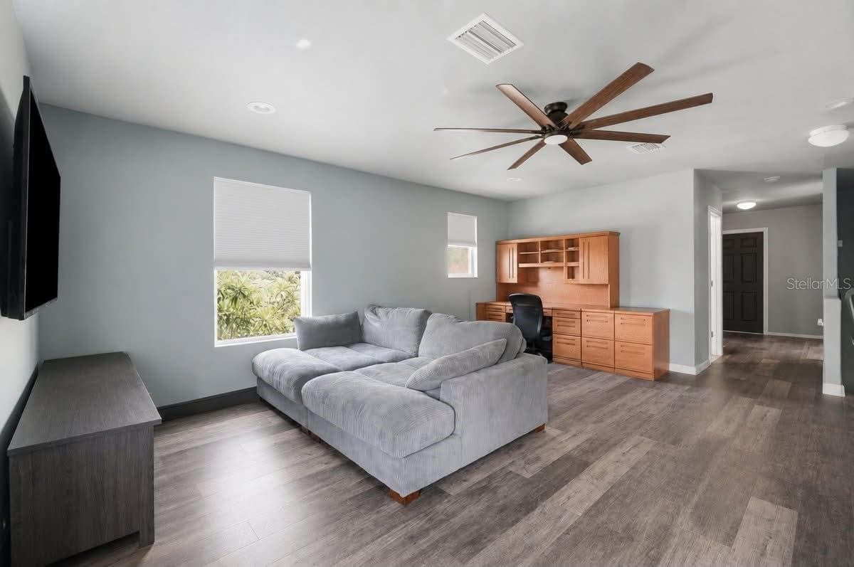 Single Family Residence at 2203 BLACKWOOD DR, MULBERRY, photo 11 of 20