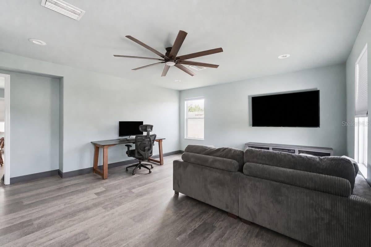 Single Family Residence at 2203 BLACKWOOD DR, MULBERRY, photo 15 of 20