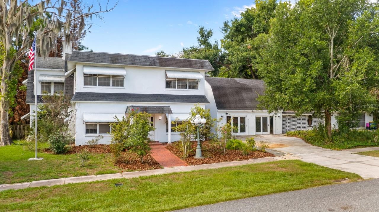 127 E LAUREL AVE