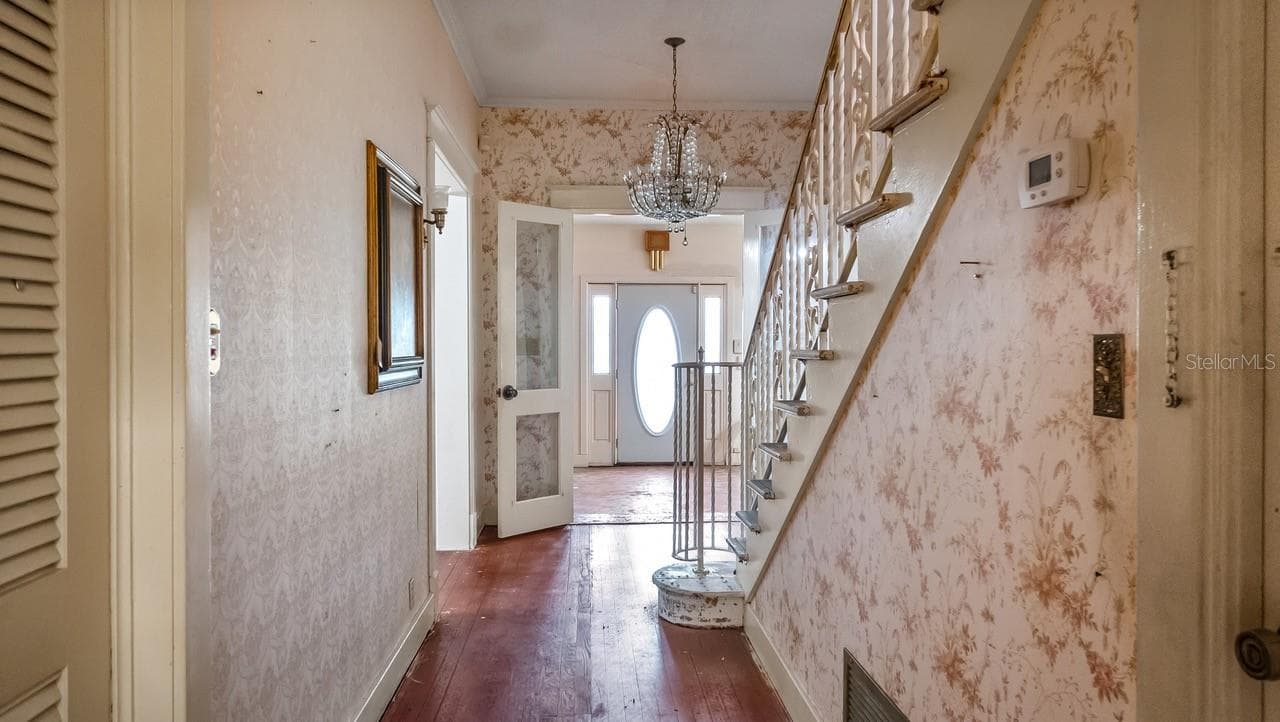 Foyer with Staircase - 127 E LAUREL AVE, HOWEY IN THE HILLS