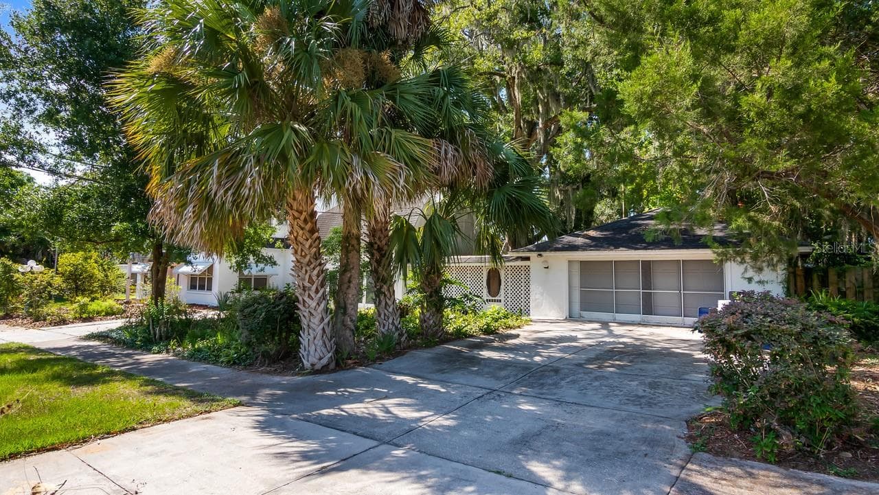 Garage - 127 E LAUREL AVE, HOWEY IN THE HILLS