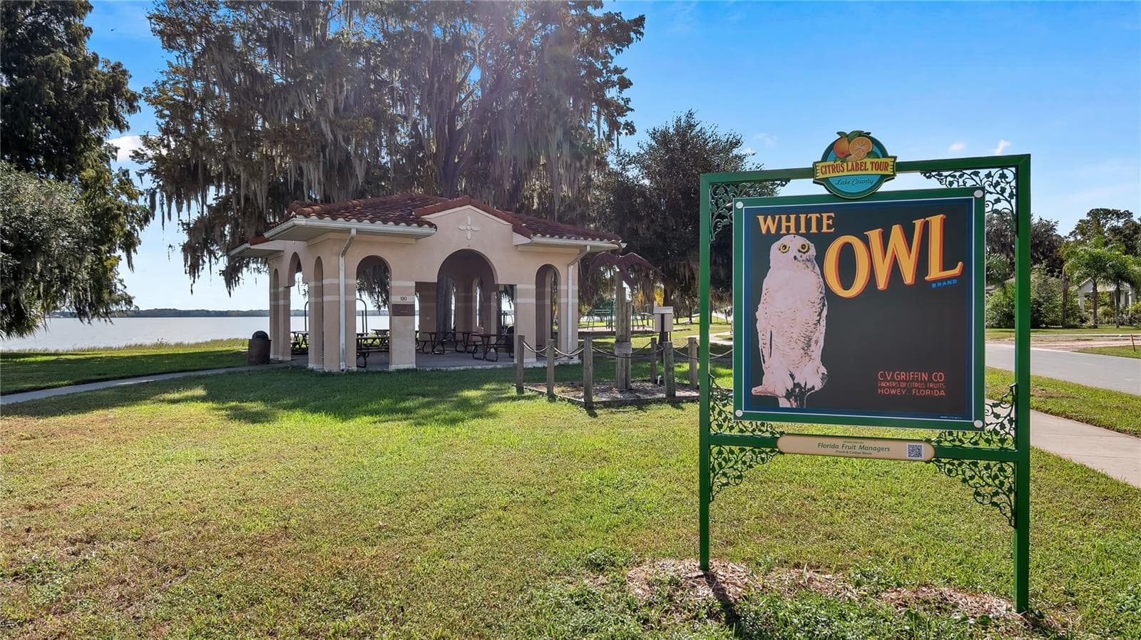 Lakefront Park - 127 E LAUREL AVE, HOWEY IN THE HILLS