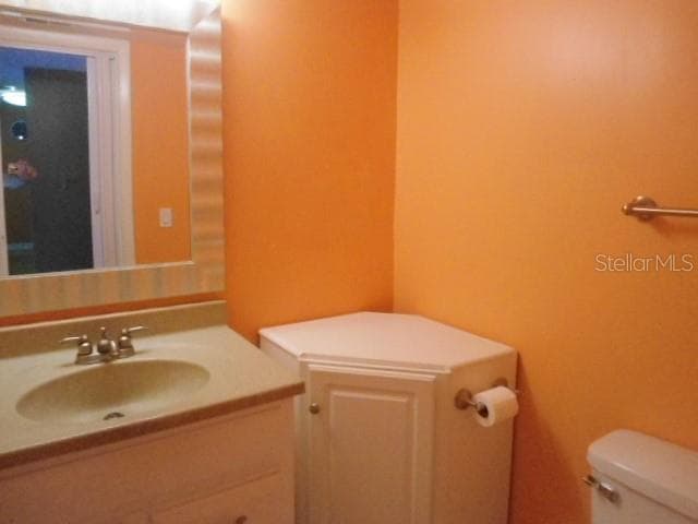 half bath - 2700 COVE CAY DR #5D, CLEARWATER
