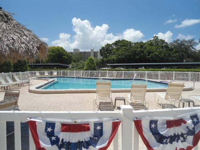pool - 2700 COVE CAY DR #5D, CLEARWATER