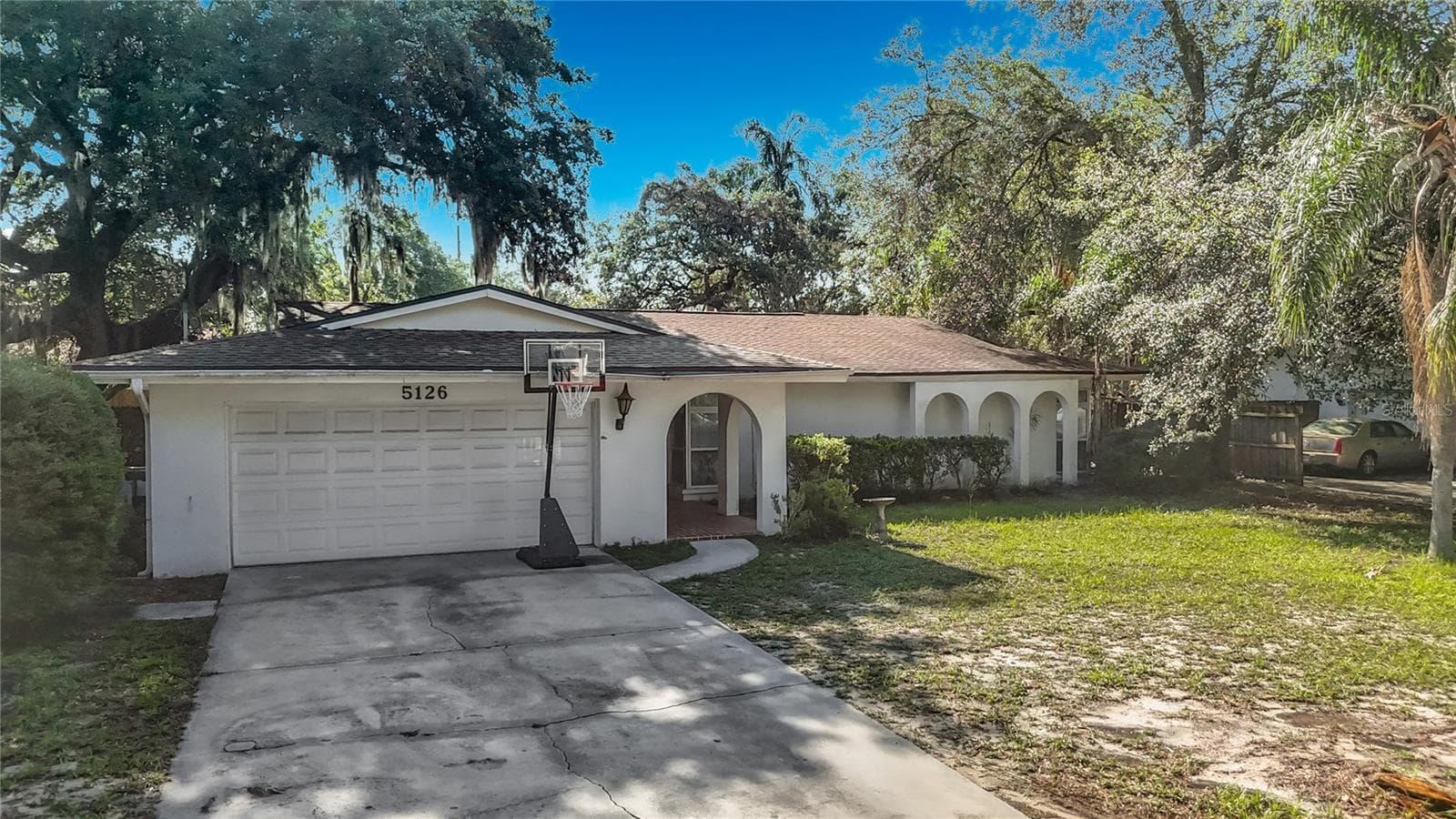 Single Family Residence at 5126 ROLLING HILLS CT, TAMPA, photo 2 of 48