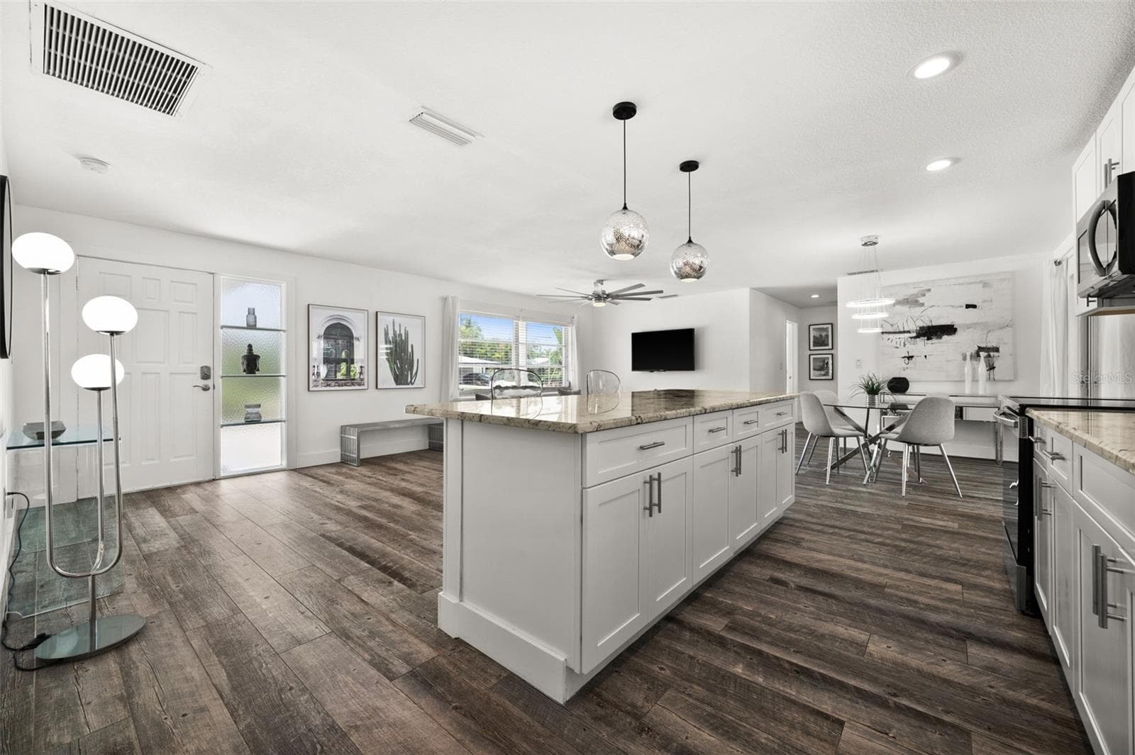 Open concept living - 5122 SW 3RD AVE, CAPE CORAL