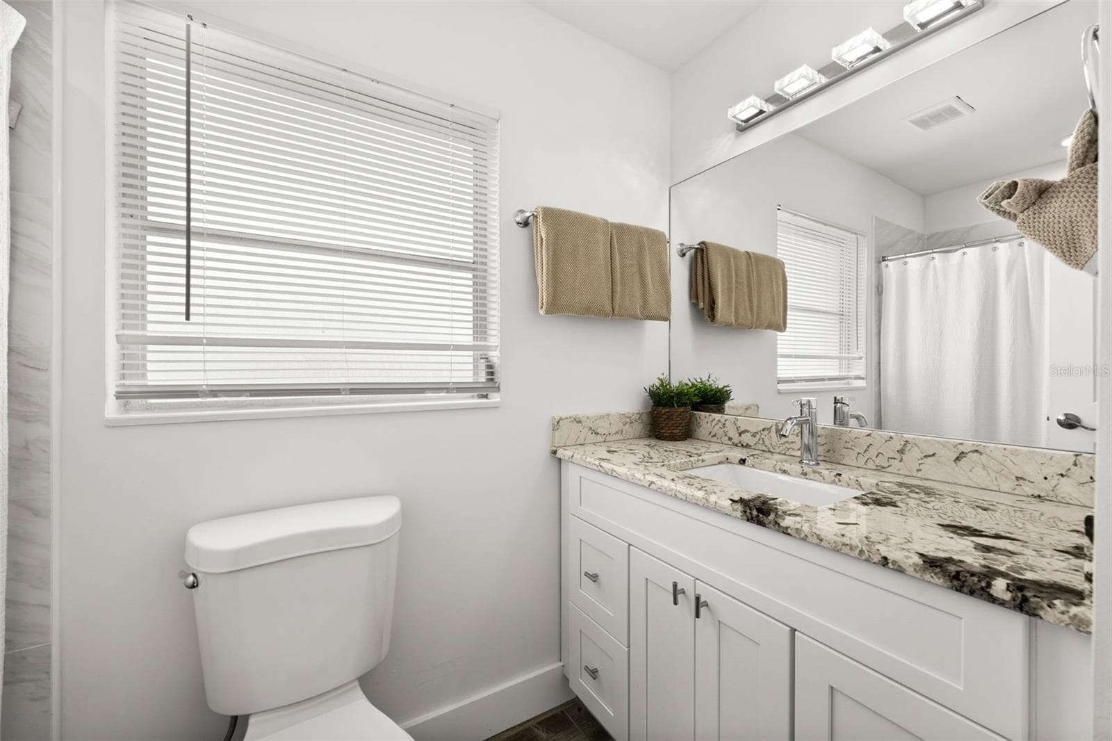 2nd Full Bath / Guest Bath - 5122 SW 3RD AVE, CAPE CORAL