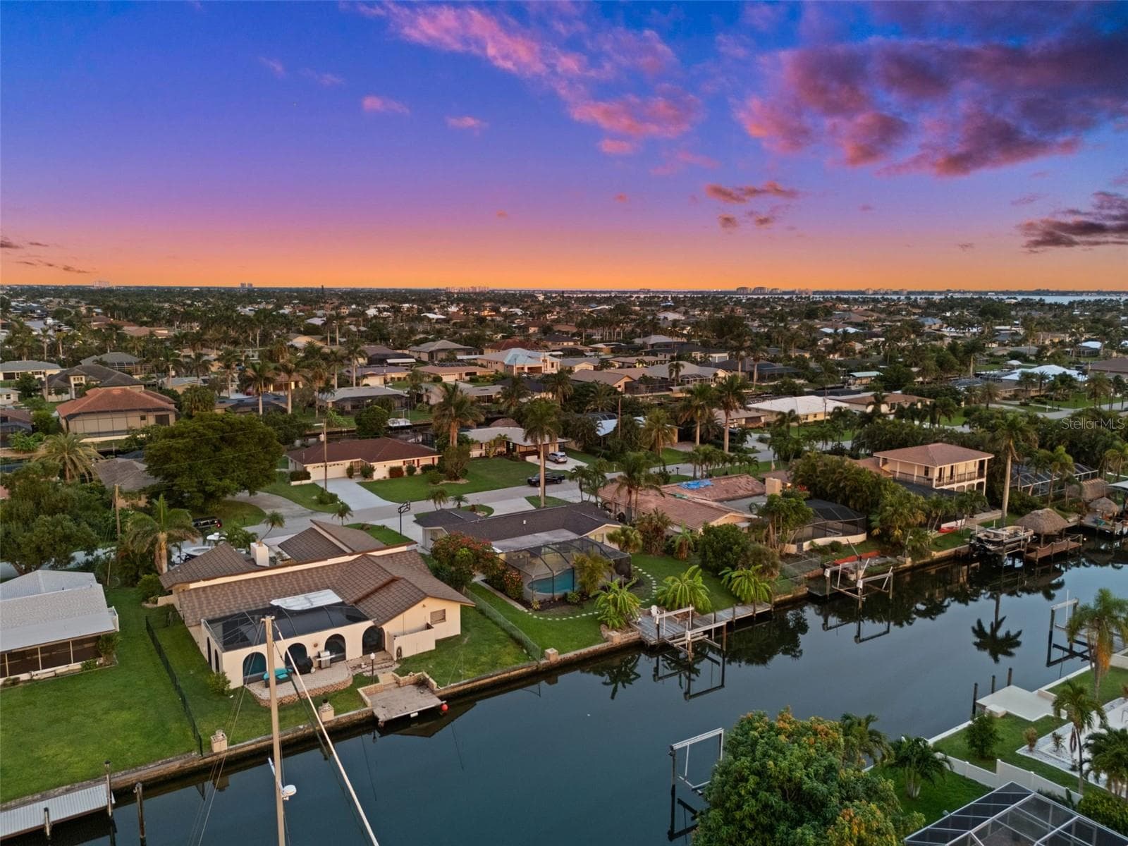 Just minutes by boat to open water - 5122 SW 3RD AVE, CAPE CORAL