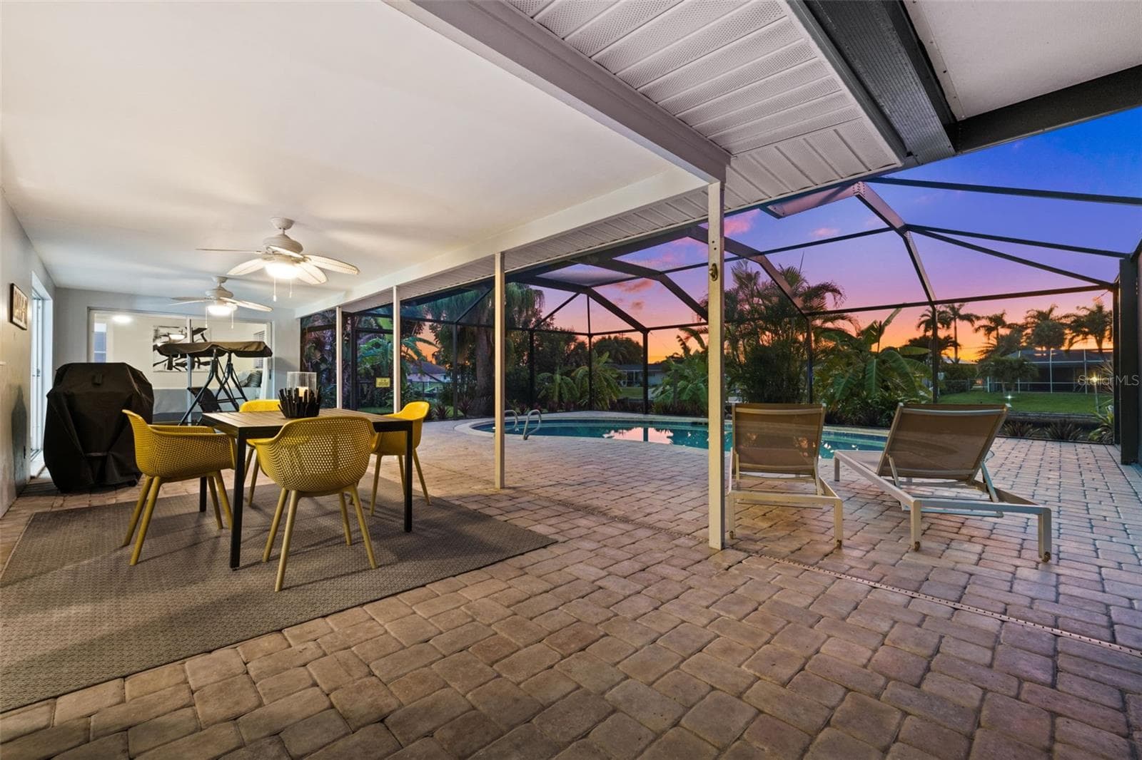 Host a dinner party on the lanai - 5122 SW 3RD AVE, CAPE CORAL