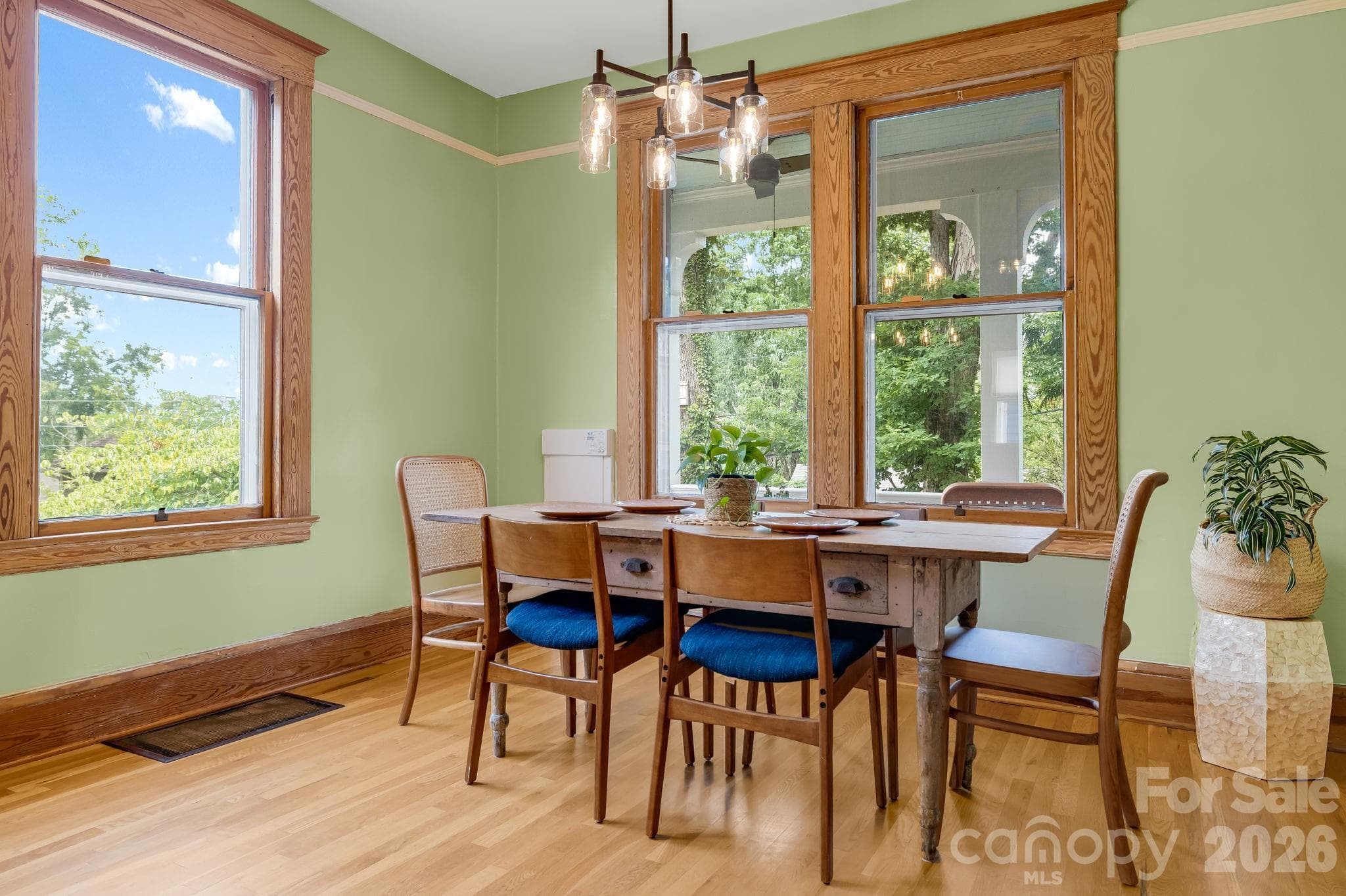 Dining area - 9 Houston Street, Asheville