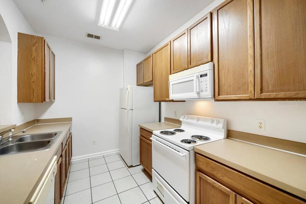 Condominium at 6466 CAVA ALTA DR #208, ORLANDO, photo 8 of 26