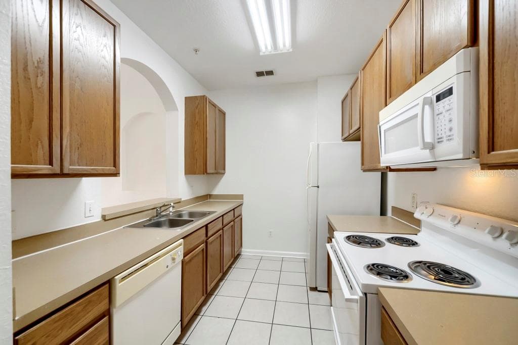 Condominium at 6466 CAVA ALTA DR #208, ORLANDO, photo 9 of 26