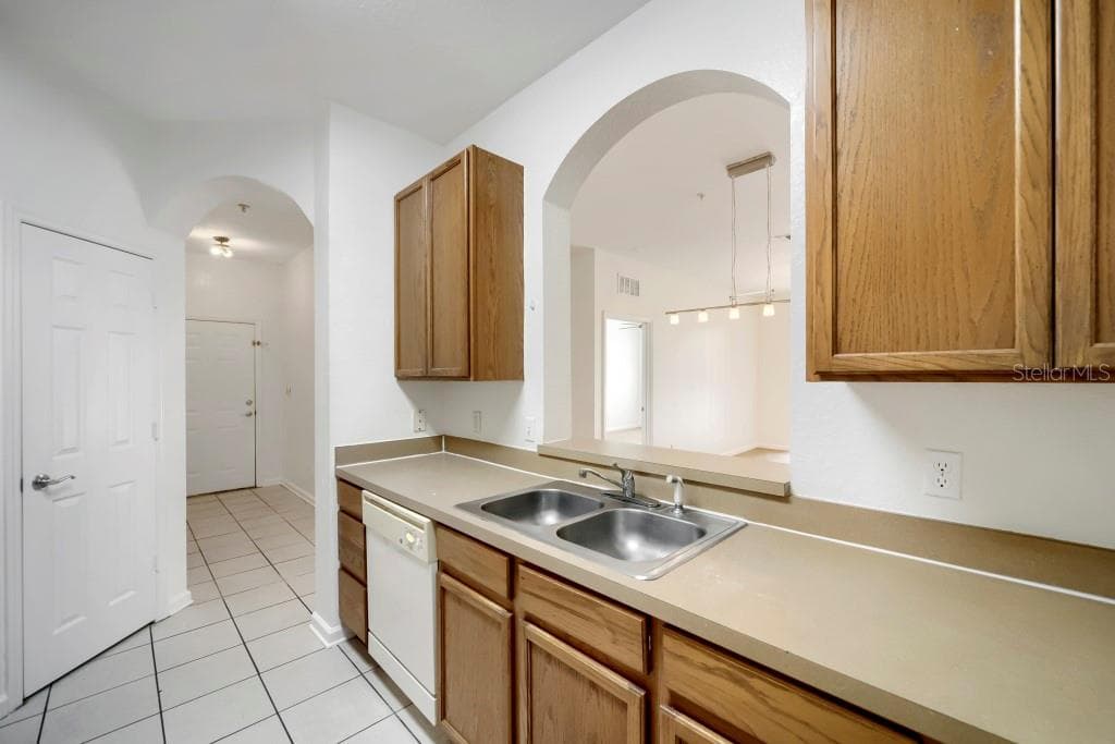 Condominium at 6466 CAVA ALTA DR #208, ORLANDO, photo 10 of 26