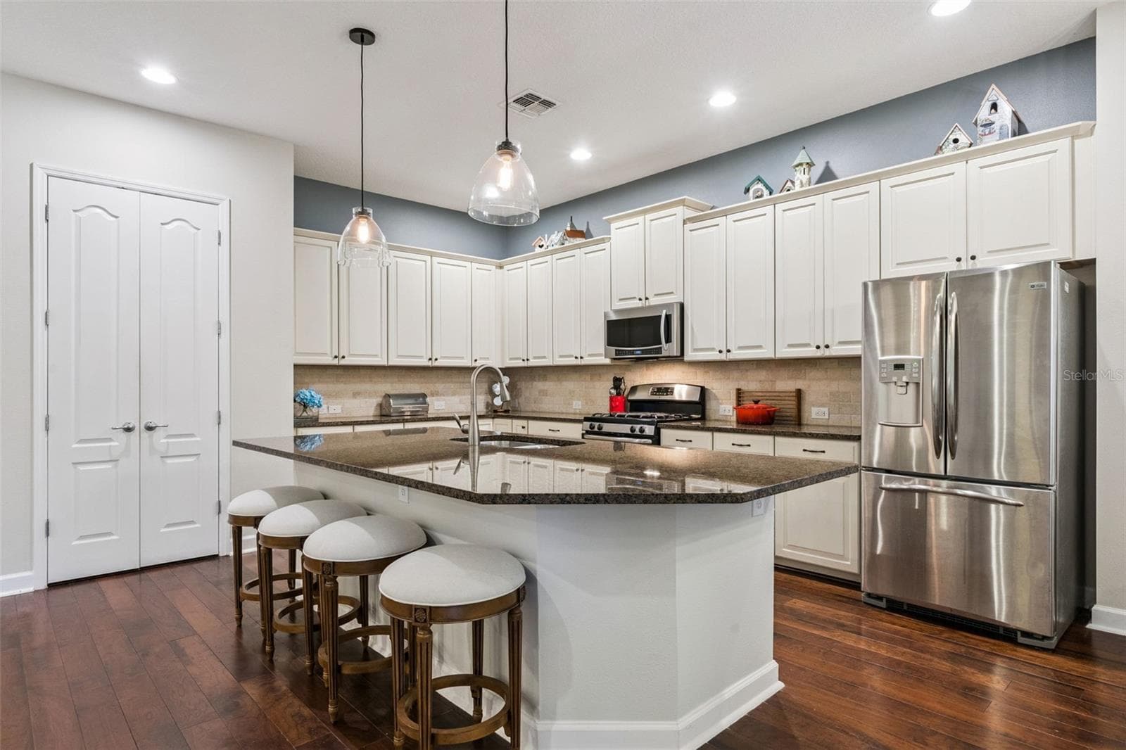 Home Highlight- Open Concept Kitchen with Gas Range - 844 OAKLAND PARK BLVD, WINTER GARDEN