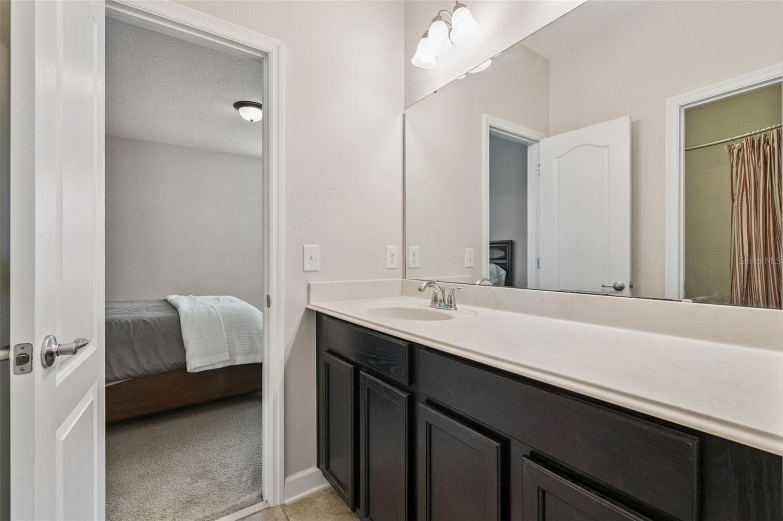 Jack and Jill Bathroom 3 - 844 OAKLAND PARK BLVD, WINTER GARDEN