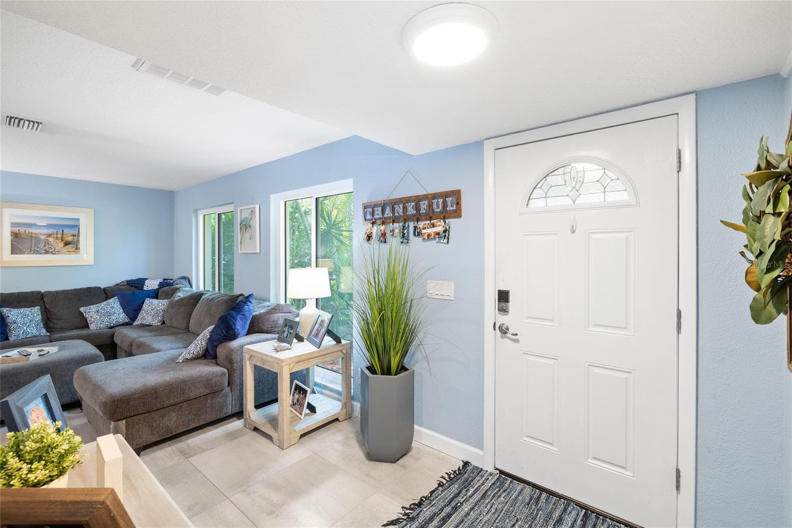 Entrance to Living Area - 1070 MCCARTY ST, DUNEDIN