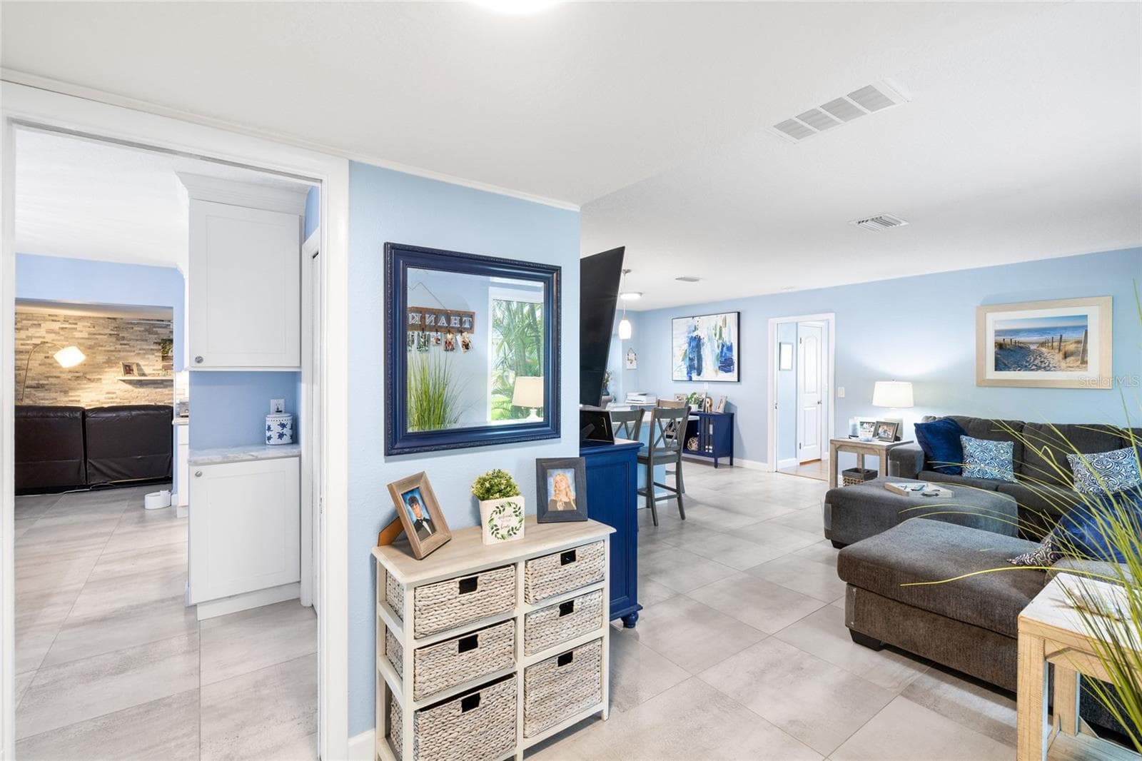 Living Area - 1070 MCCARTY ST, DUNEDIN