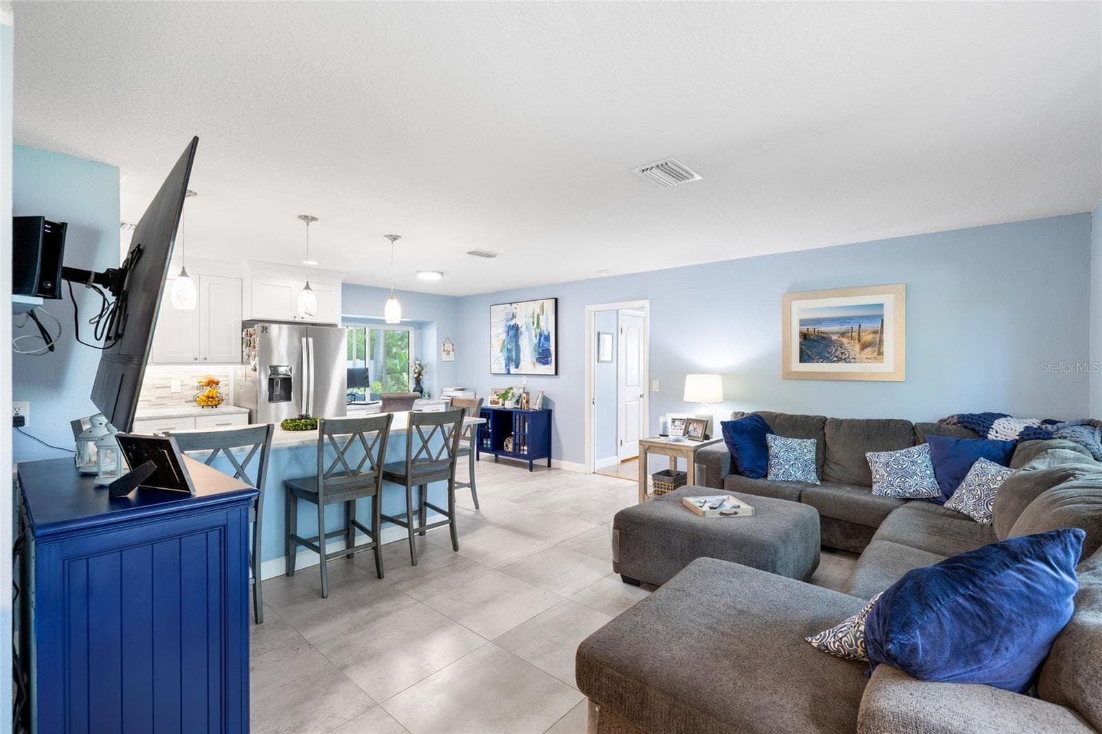 Living Area - 1070 MCCARTY ST, DUNEDIN