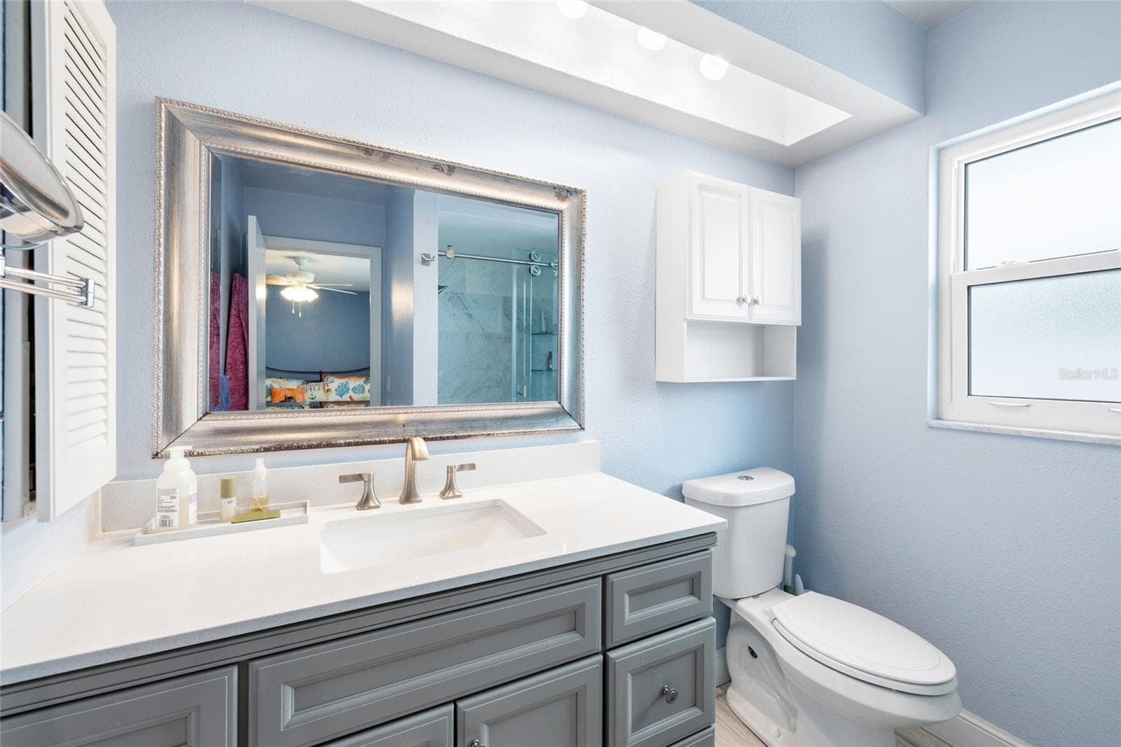 Primary Bathroom - 1070 MCCARTY ST, DUNEDIN