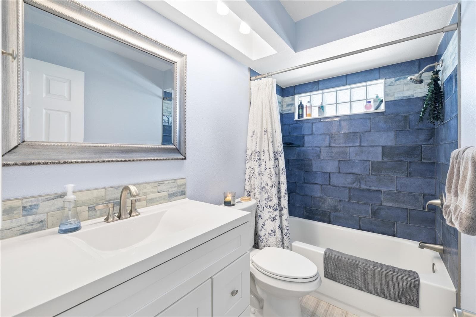 2nd Bathroom - 1070 MCCARTY ST, DUNEDIN