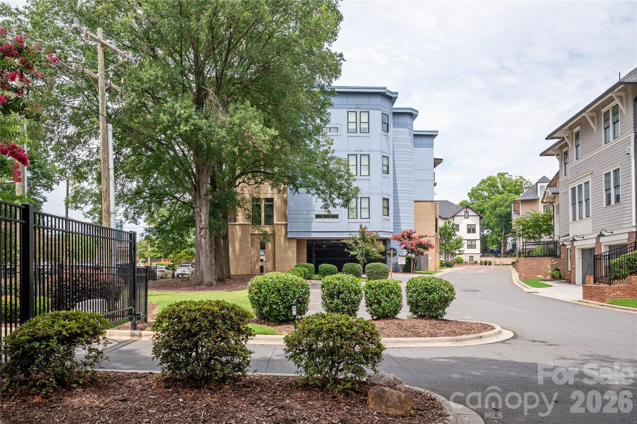 Condominium at 2401 Euclid Avenue, Charlotte, photo 33 of 34