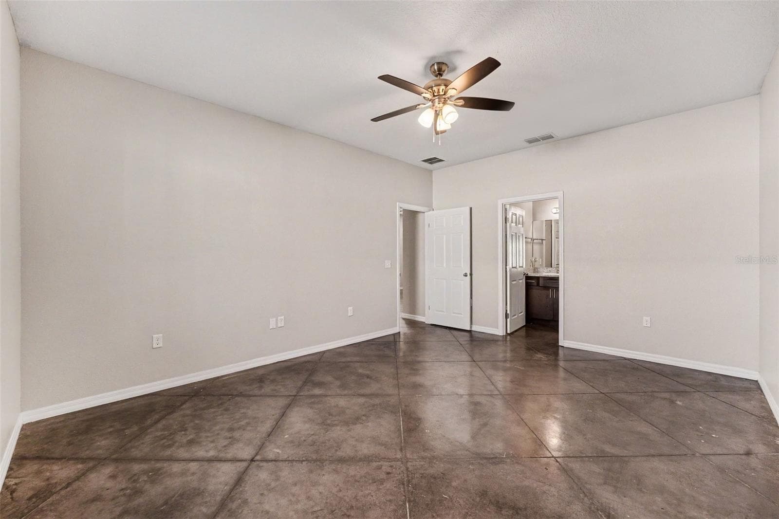 Single Family Residence at 2865 WHISPERING TRAILS DR, WINTER HAVEN, photo 11 of 19