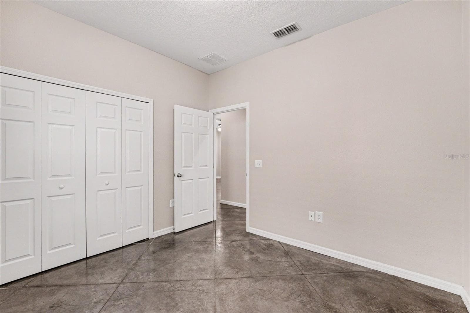 Single Family Residence at 2865 WHISPERING TRAILS DR, WINTER HAVEN, photo 15 of 19