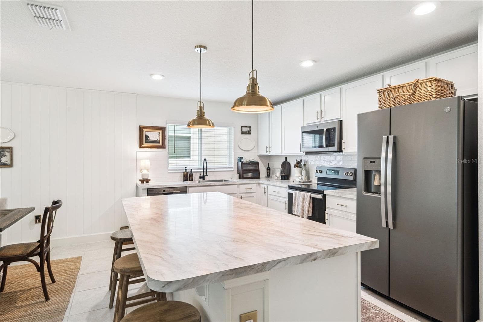 Single Family Residence at 1657 WILSON PRAIRIE CIR, GROVELAND, photo 10 of 27