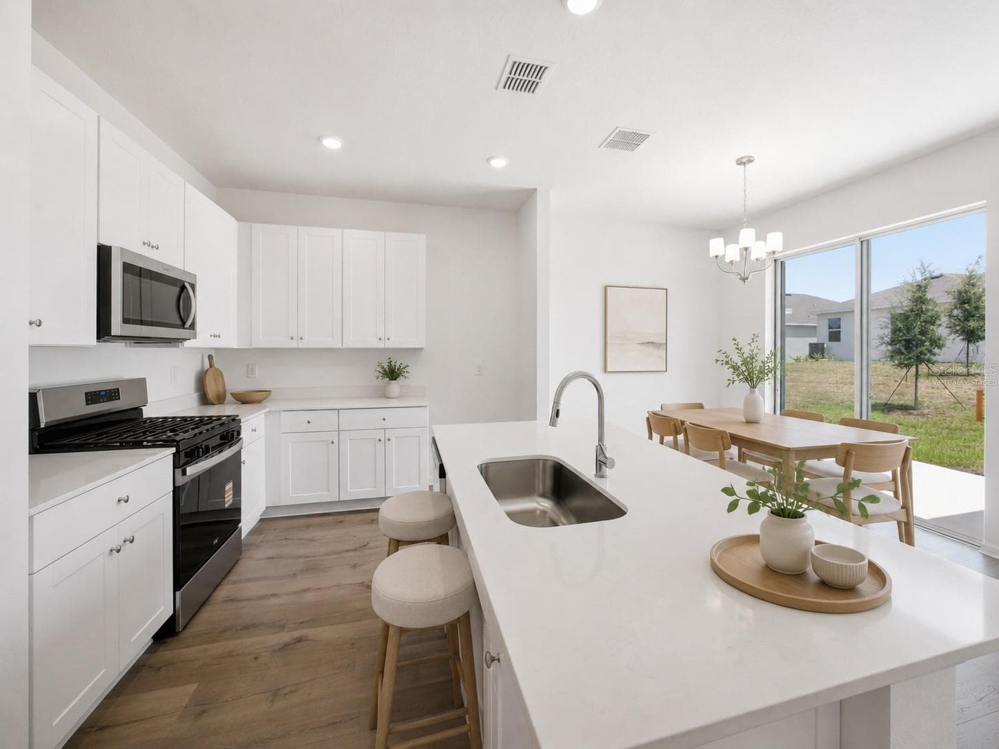 Virtually Staged - 5719 HIAWASSEE RD, OKAHUMPKA