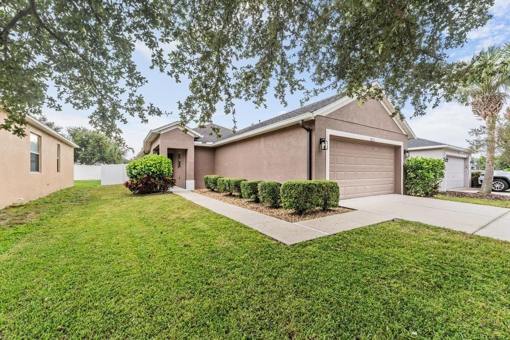 Single Family Residence at 7013 FOREST MERE DR, RIVERVIEW, photo 2 of 30