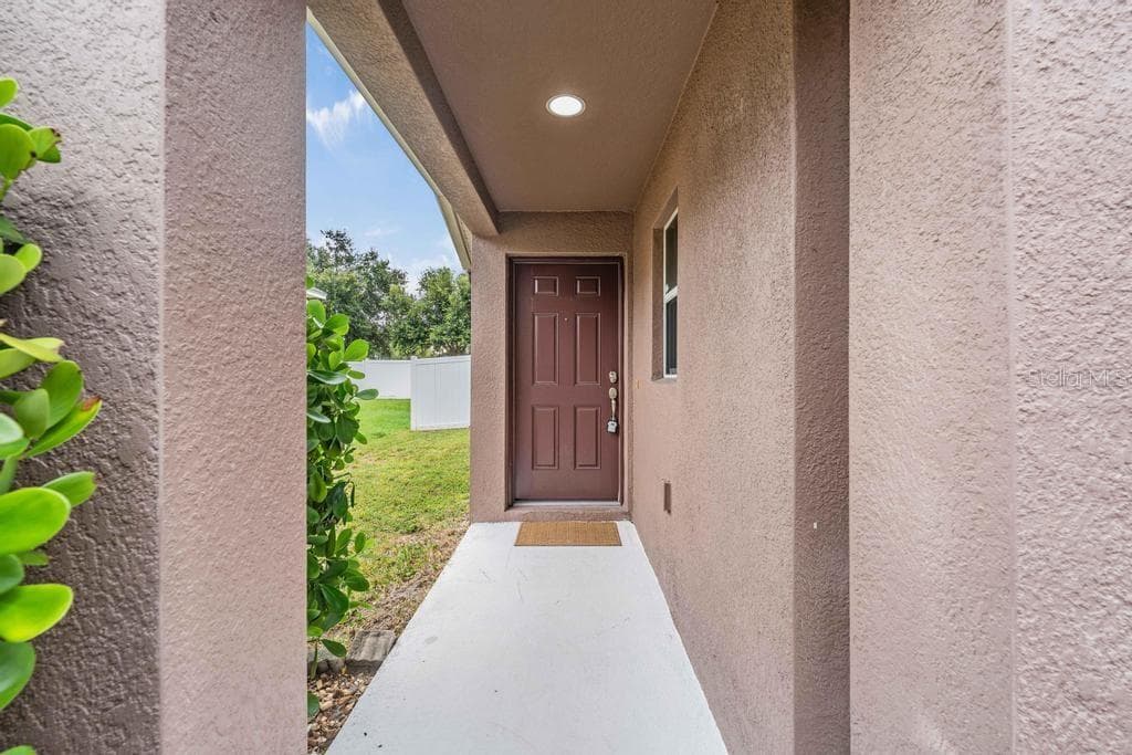 Single Family Residence at 7013 FOREST MERE DR, RIVERVIEW, photo 3 of 30