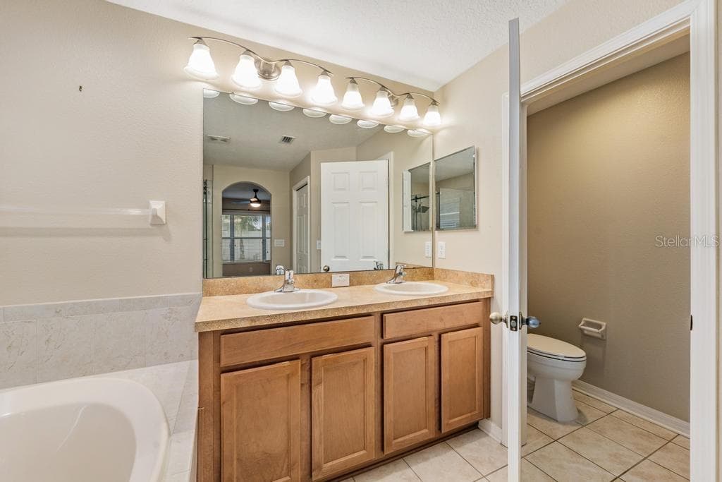 Single Family Residence at 7013 FOREST MERE DR, RIVERVIEW, photo 13 of 30