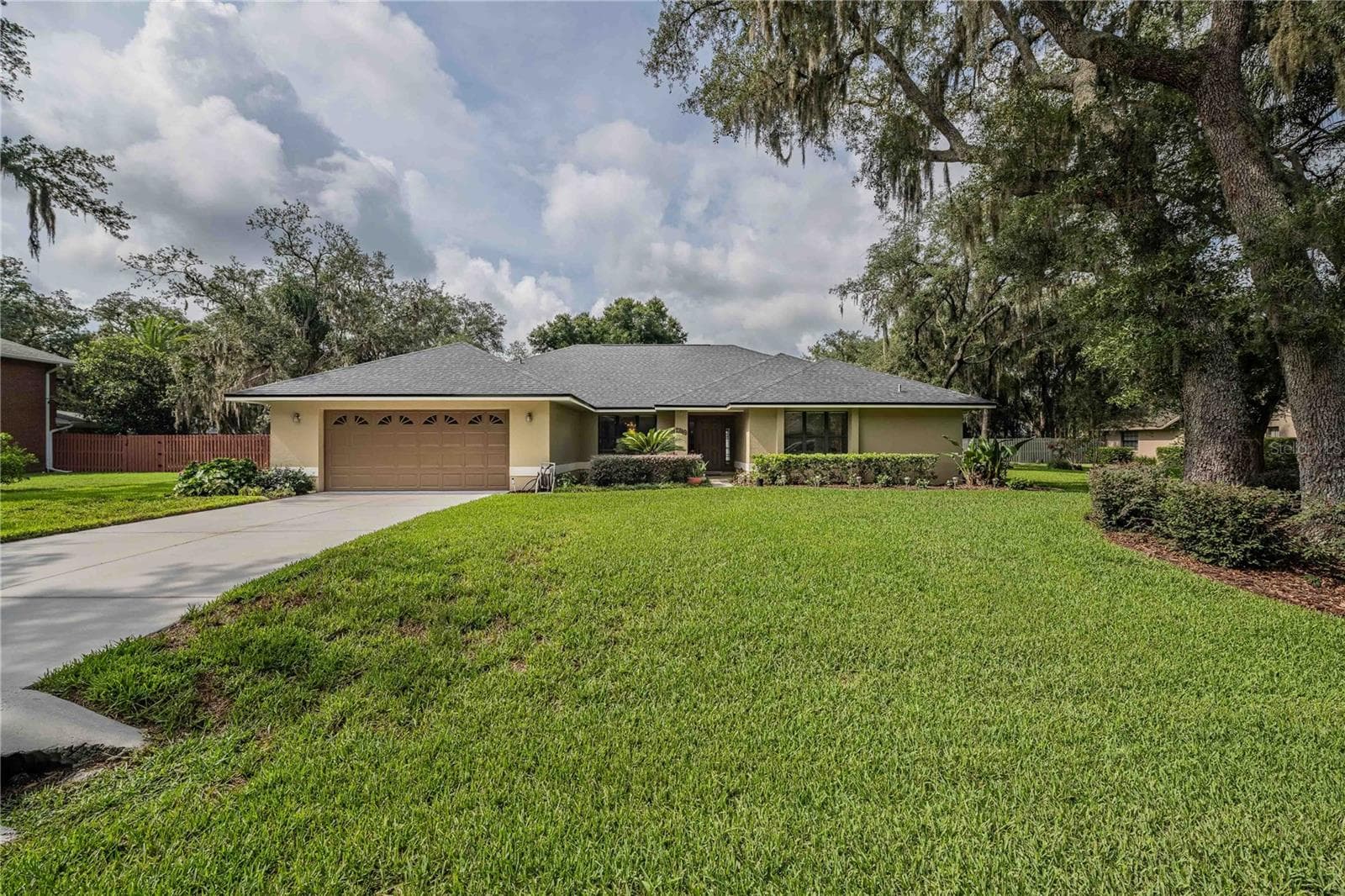 1749 LADY BOWERS TRL