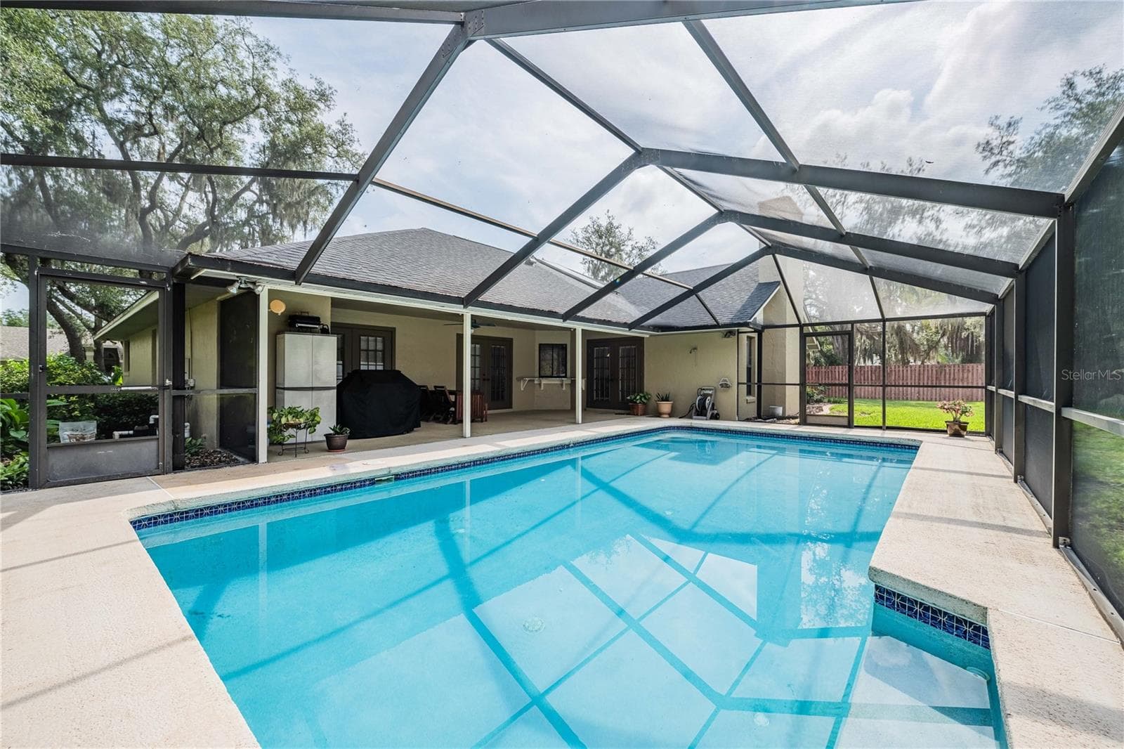Large deep pool - 1749 LADY BOWERS TRL, LAKELAND