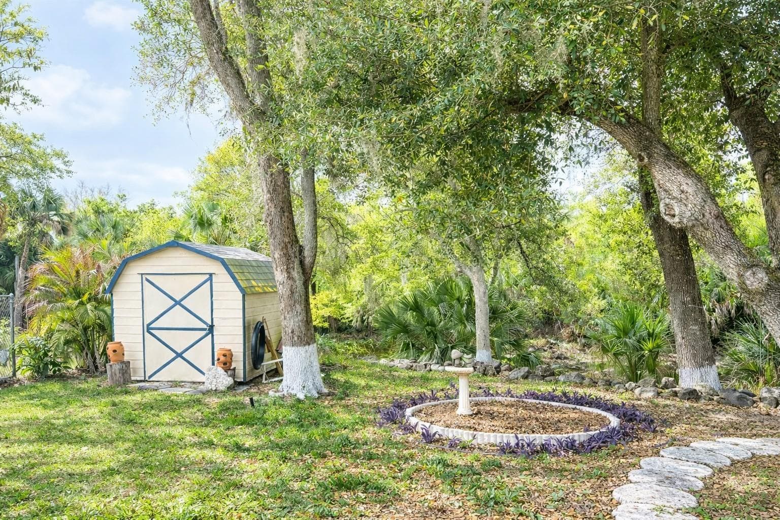 Small shed in the back yard. Perfect for extra lawn storage. - 297 FLAMINGO BLVD, PORT CHARLOTTE
