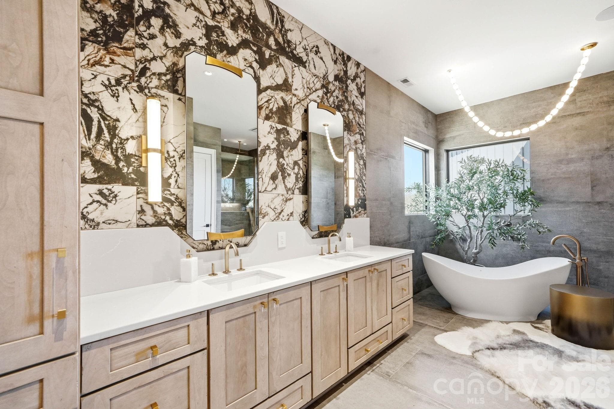 Primary bath with soaking tub - 270 Osprey Drive, Banner Elk