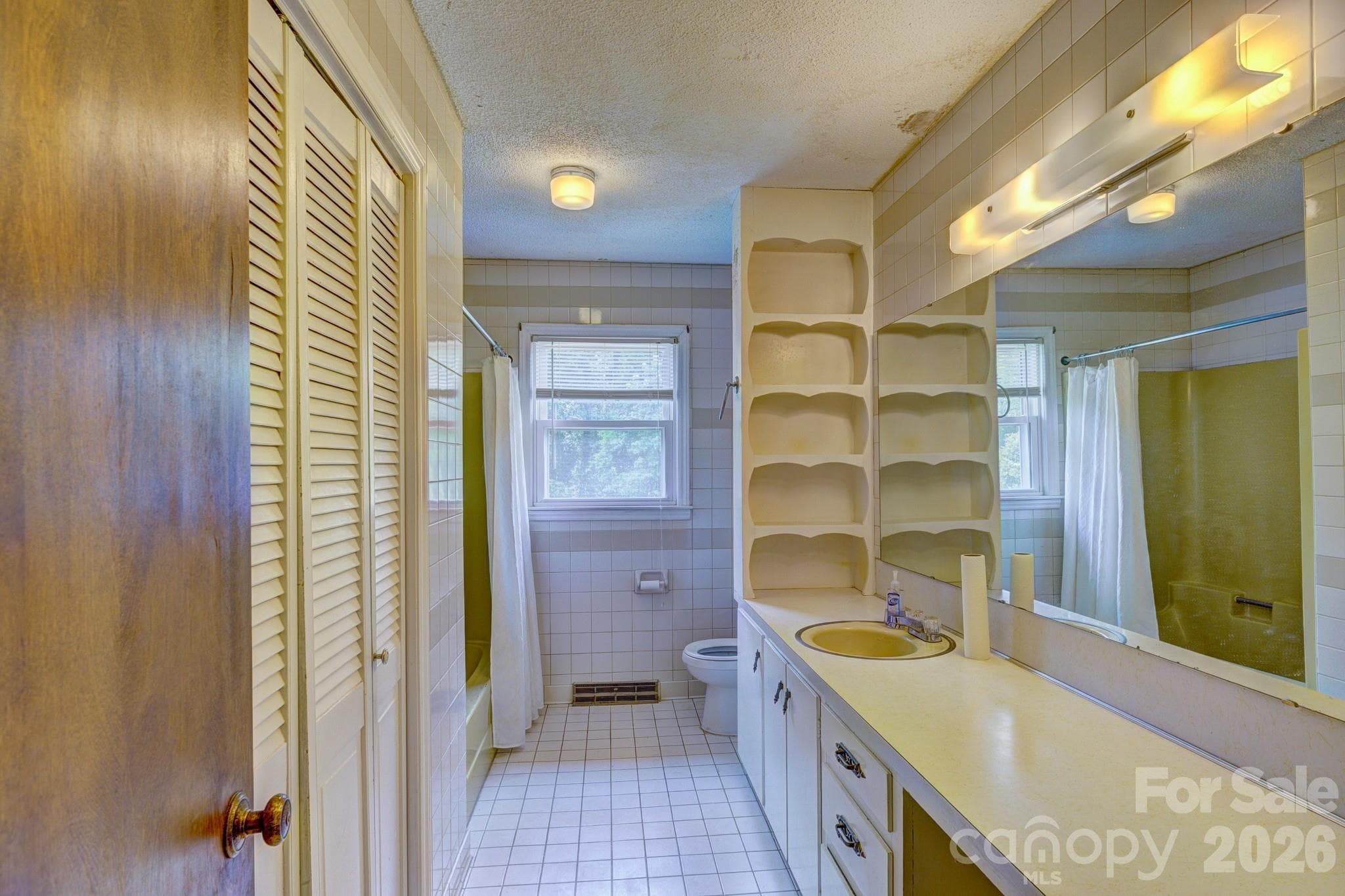 Bath - 3641 Tryon Courthouse Road, Cherryville