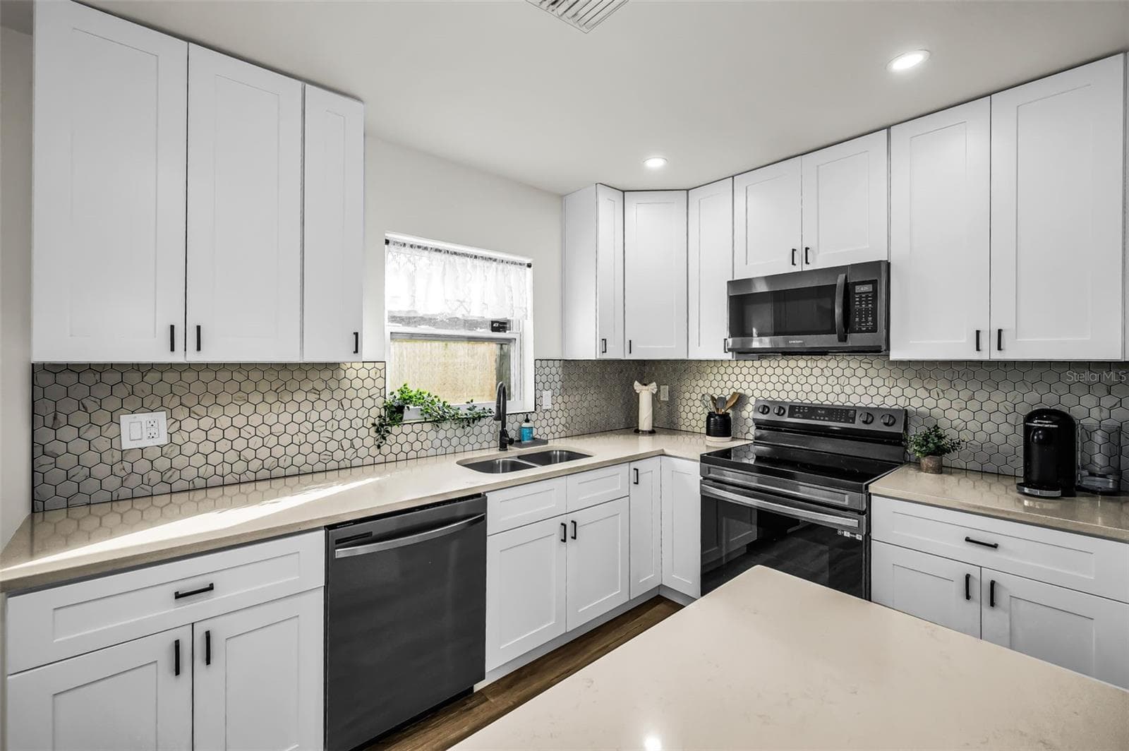 Kitchen - 1231 LITTLE JOHN LN, DUNEDIN