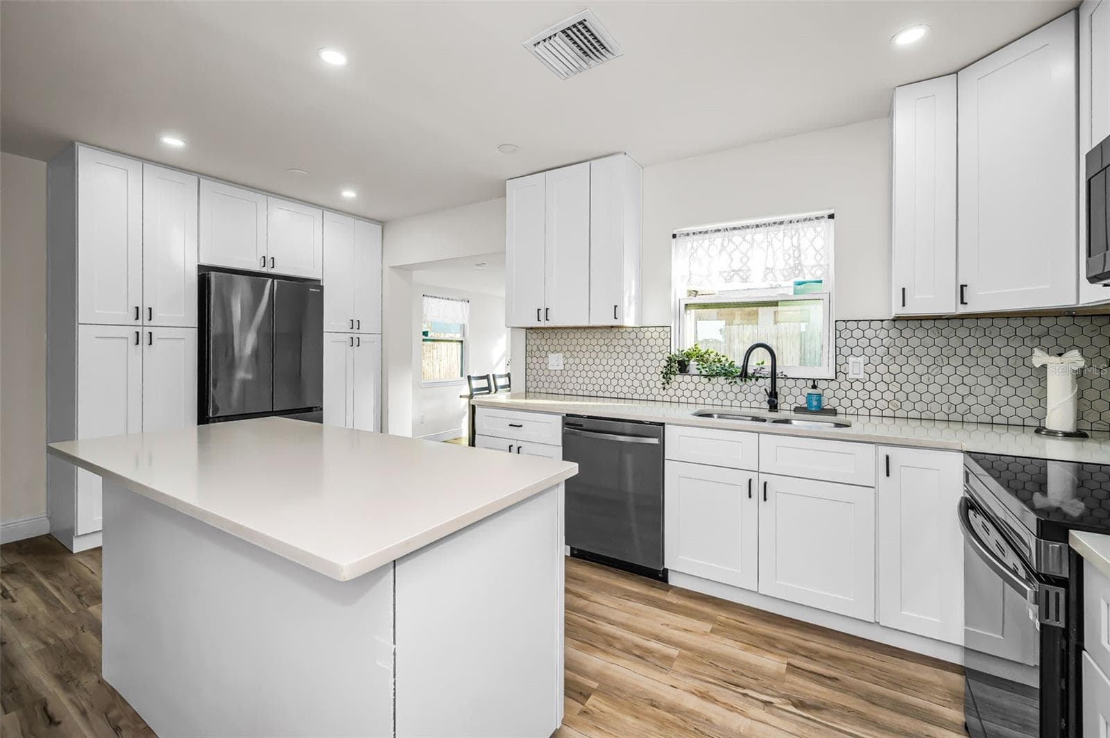 Kitchen - 1231 LITTLE JOHN LN, DUNEDIN
