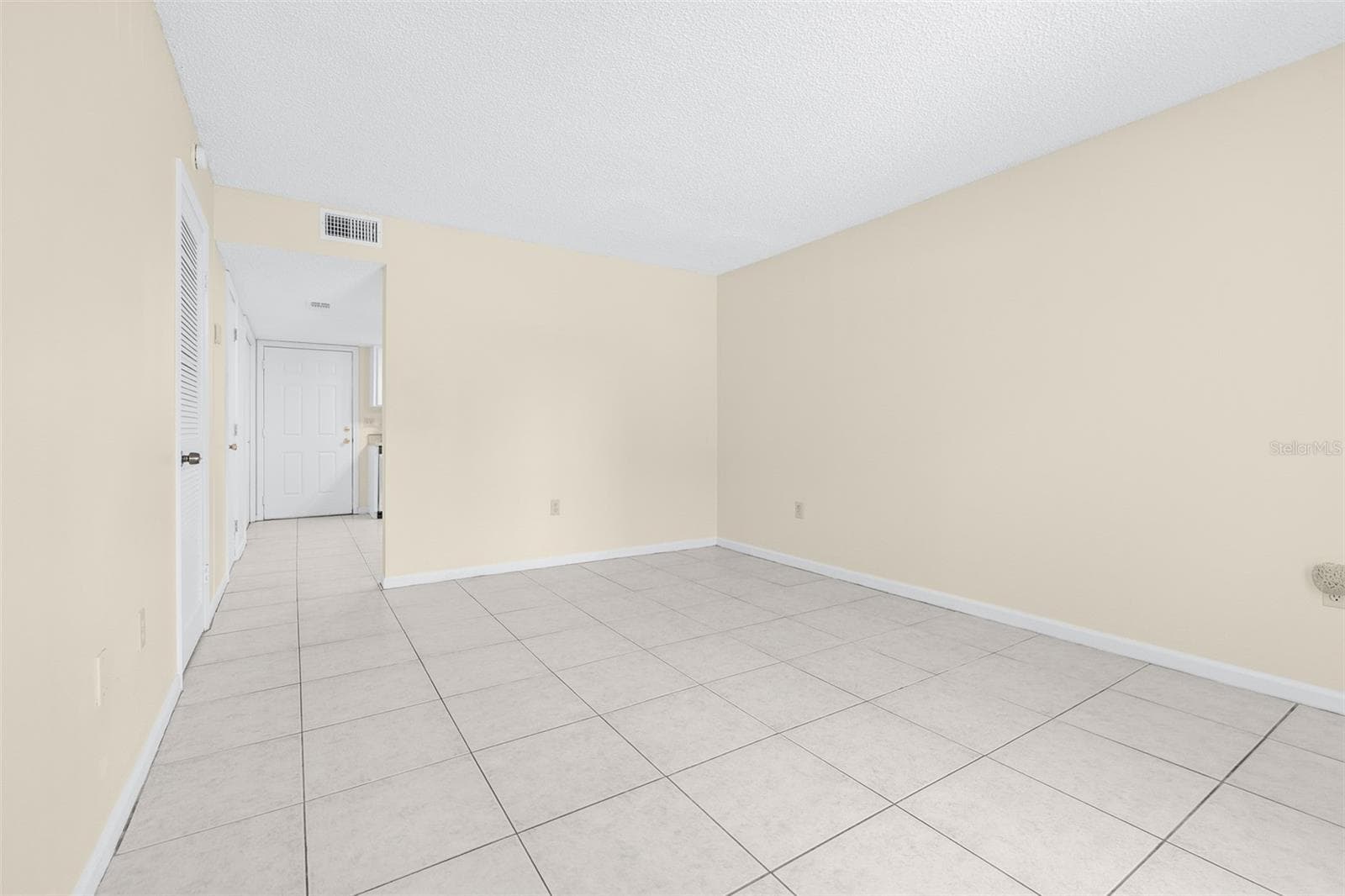 Townhouse at 2944 MORGAN COMBEE RD, LAKELAND, photo 4 of 45
