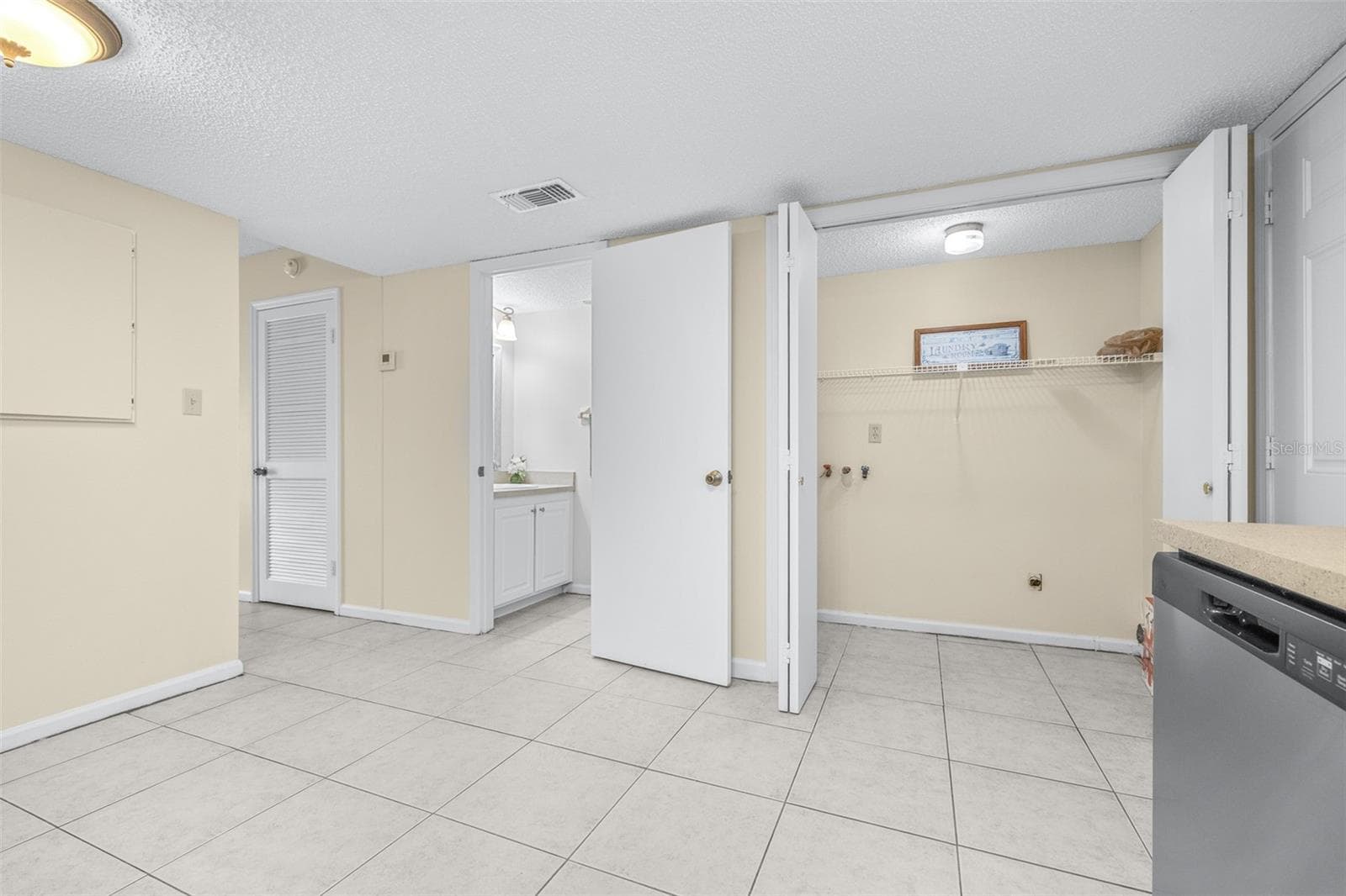 Townhouse at 2944 MORGAN COMBEE RD, LAKELAND, photo 16 of 45