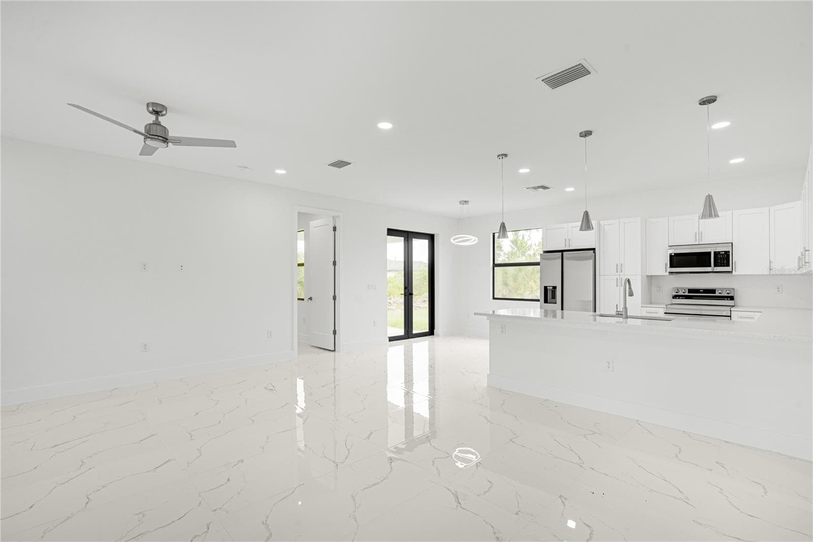 Single Family Residence at 153 AUSTRALIAN DR, ROTONDA WEST, photo 15 of 32