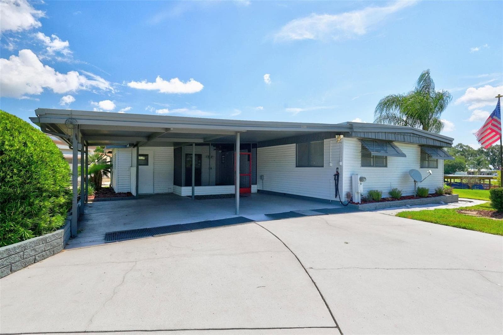 Room for 5 cars & golfcart - 34312 CARL RD, LEESBURG